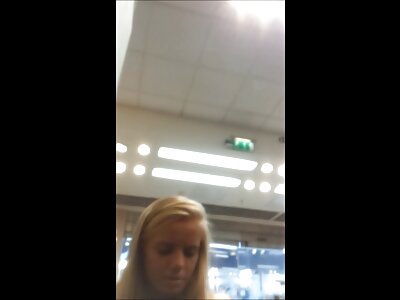 Kralya hopper med en spids på et medlem plikas sievietes af en stor kaliber .