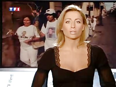Luksuriøs kvinde sekss video bezmaksas tilfredsstiller sig selv analt og vaginalt.
