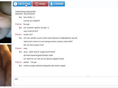 Læreren knepper to kvier i røven på en stor plikas sievietes seng.